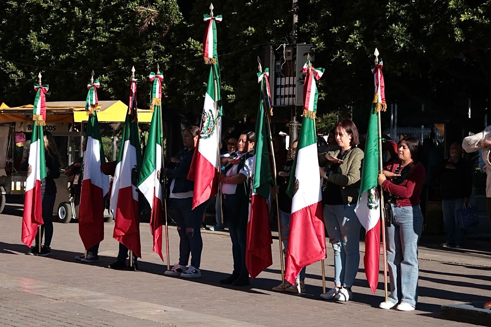Acto cívico con memorando el día de la bandera en el Municipio de ...